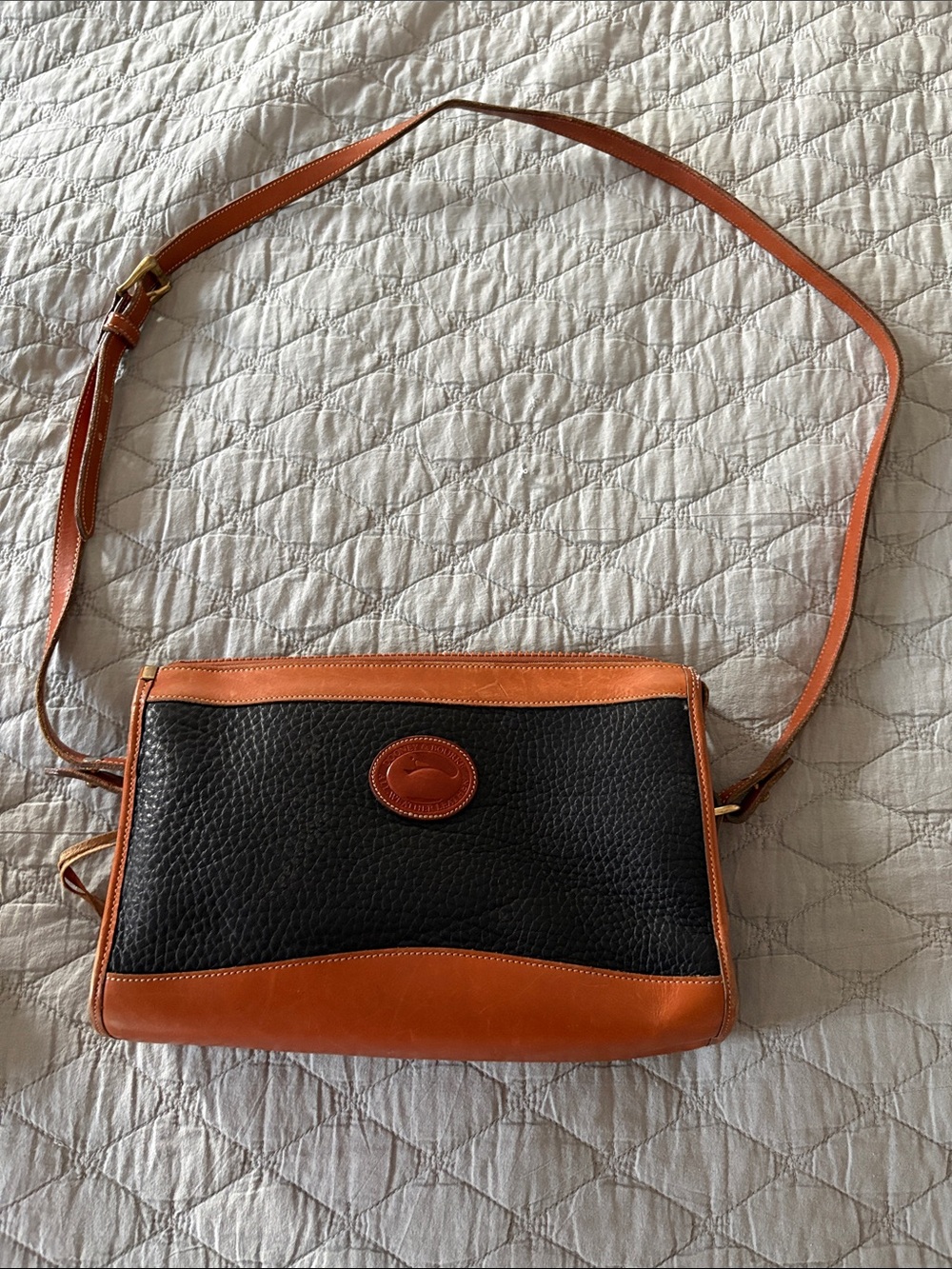 Vintage DOONEY & BOURKE Classic Black Camel Pebble Grain Leather Crossbody Bag